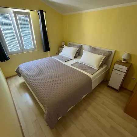 Beachfront Sun Apartment Vodice